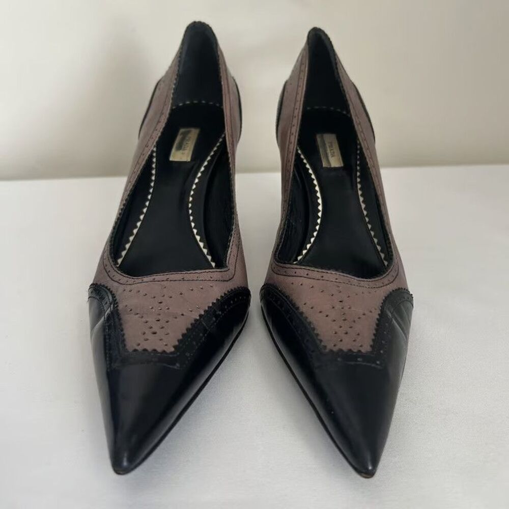 Prada Wingtip Brogue Pumps Heels Black Taupe Leather Pointed Toe Womens 38.5 - Picture 2 of 11